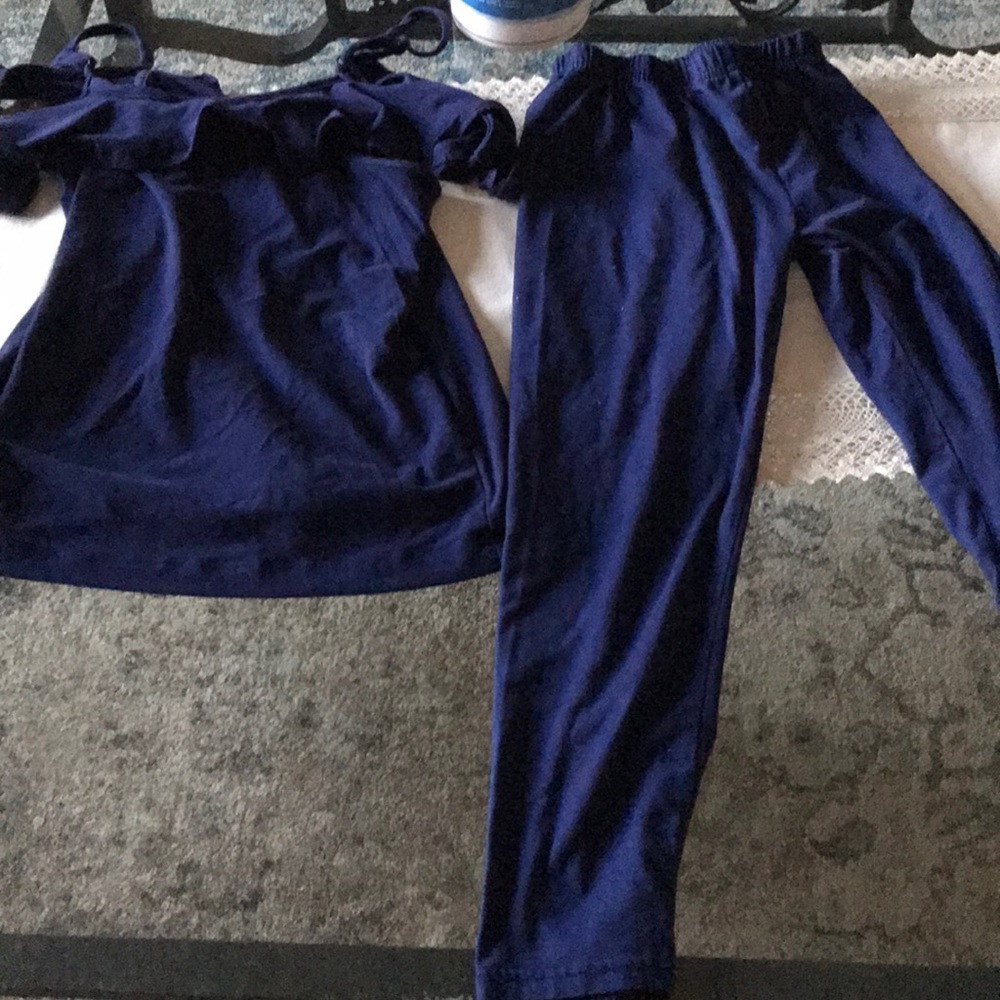 I am selling blue leggings no stains